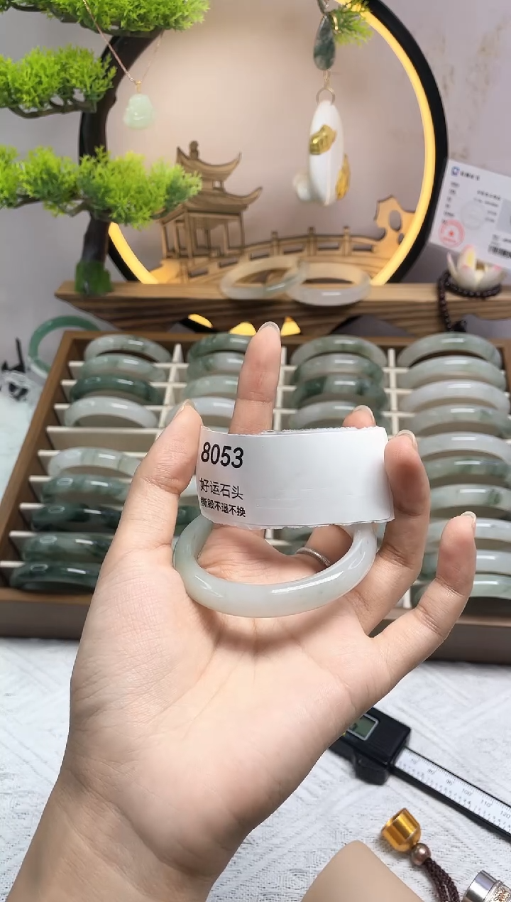 未镶嵌手镯石英质玉8053