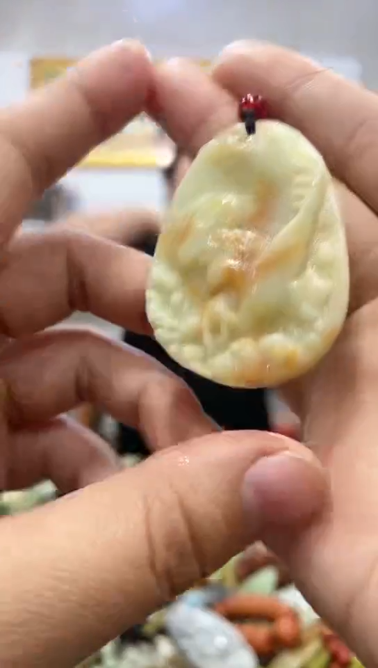 未镶嵌蛇纹石玉挂件 