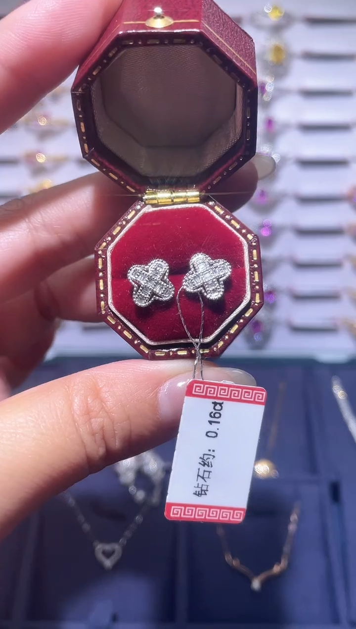 【闪购商品】钻石耳饰18K金镶嵌钻石耳饰