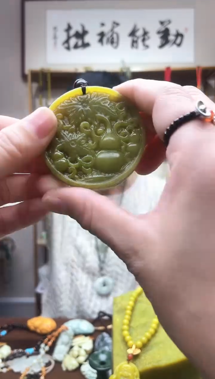 未镶嵌岫玉吊坠·