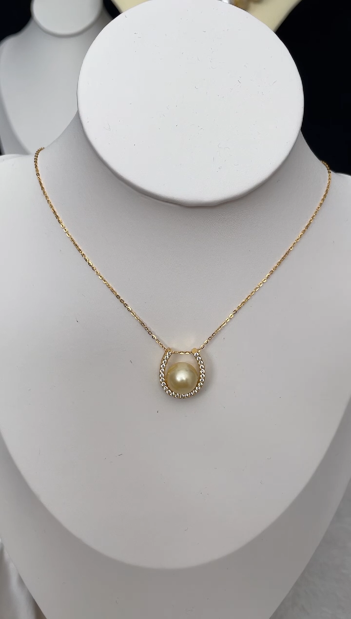 【闪购商品】海水珍珠吊坠(赠链)未镶嵌南洋金珠U型吊坠11-12mm