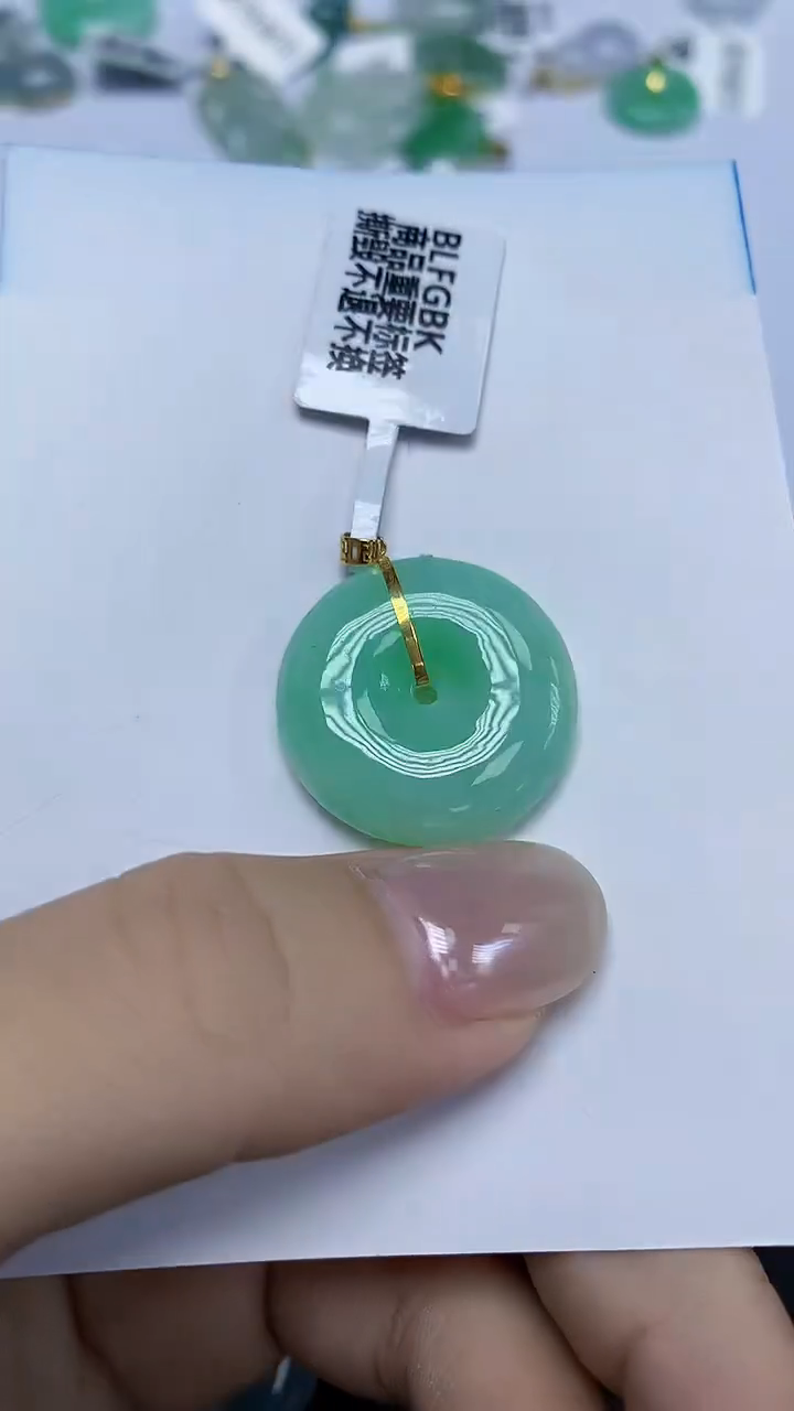 翡翠18K金镶嵌颈饰天然缅甸翡翠A货