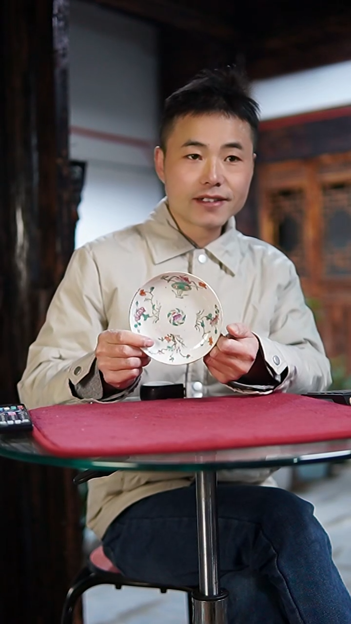 一**安粉彩花卉盘一个