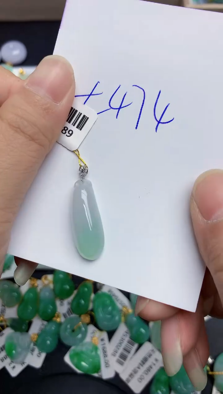 翡翠18K金镶嵌颈饰11111111