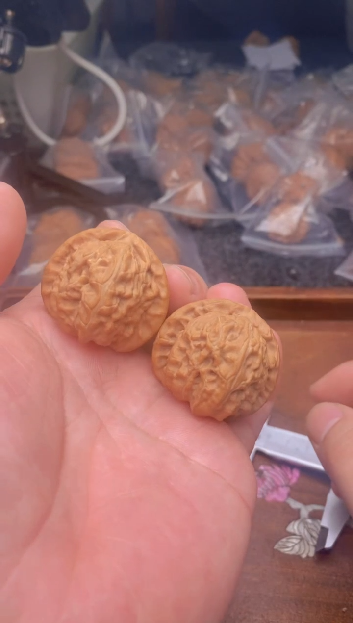 【闪购商品】文玩核桃把件B4号38尺白狮子