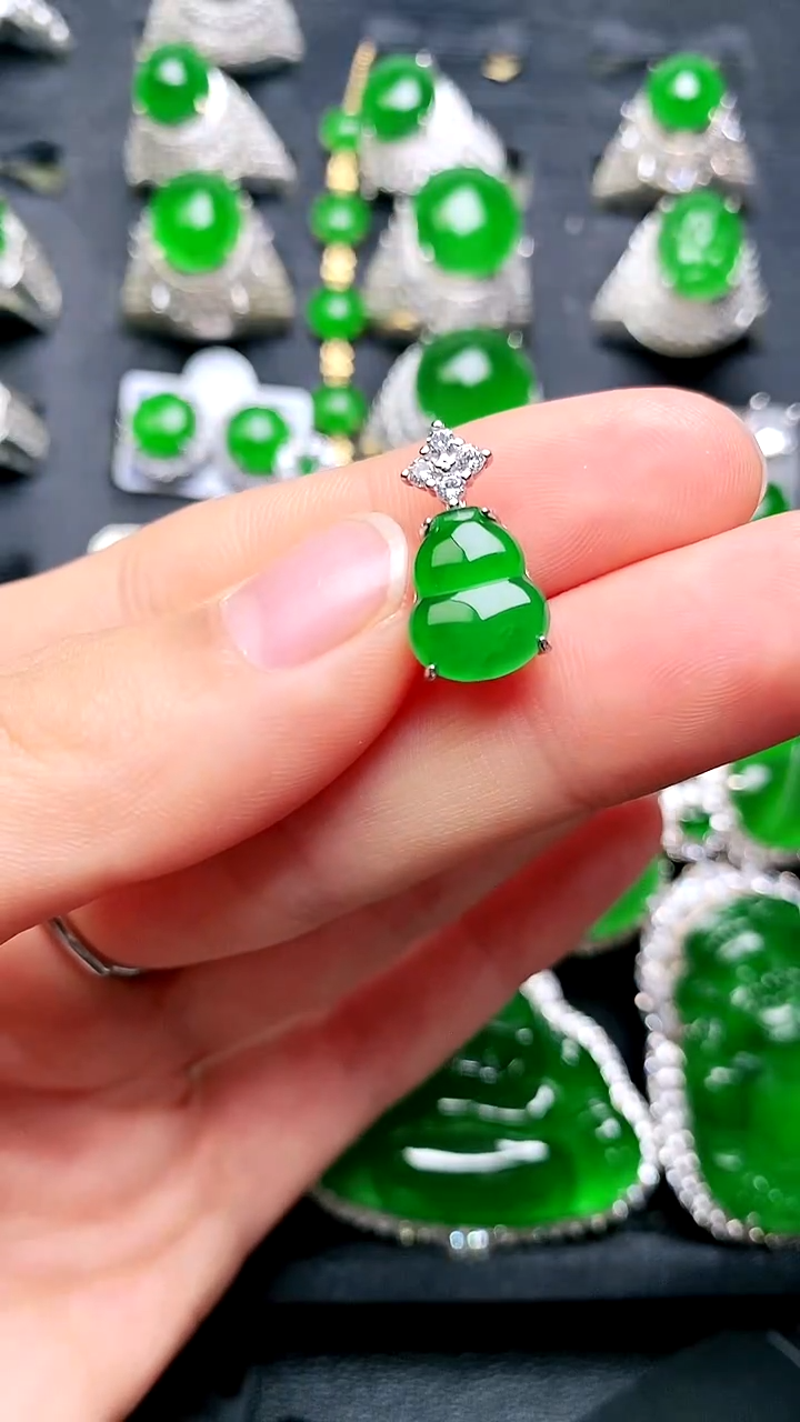 【闪购商品】翡翠吊坠(赠链)未镶嵌葫芦吊坠