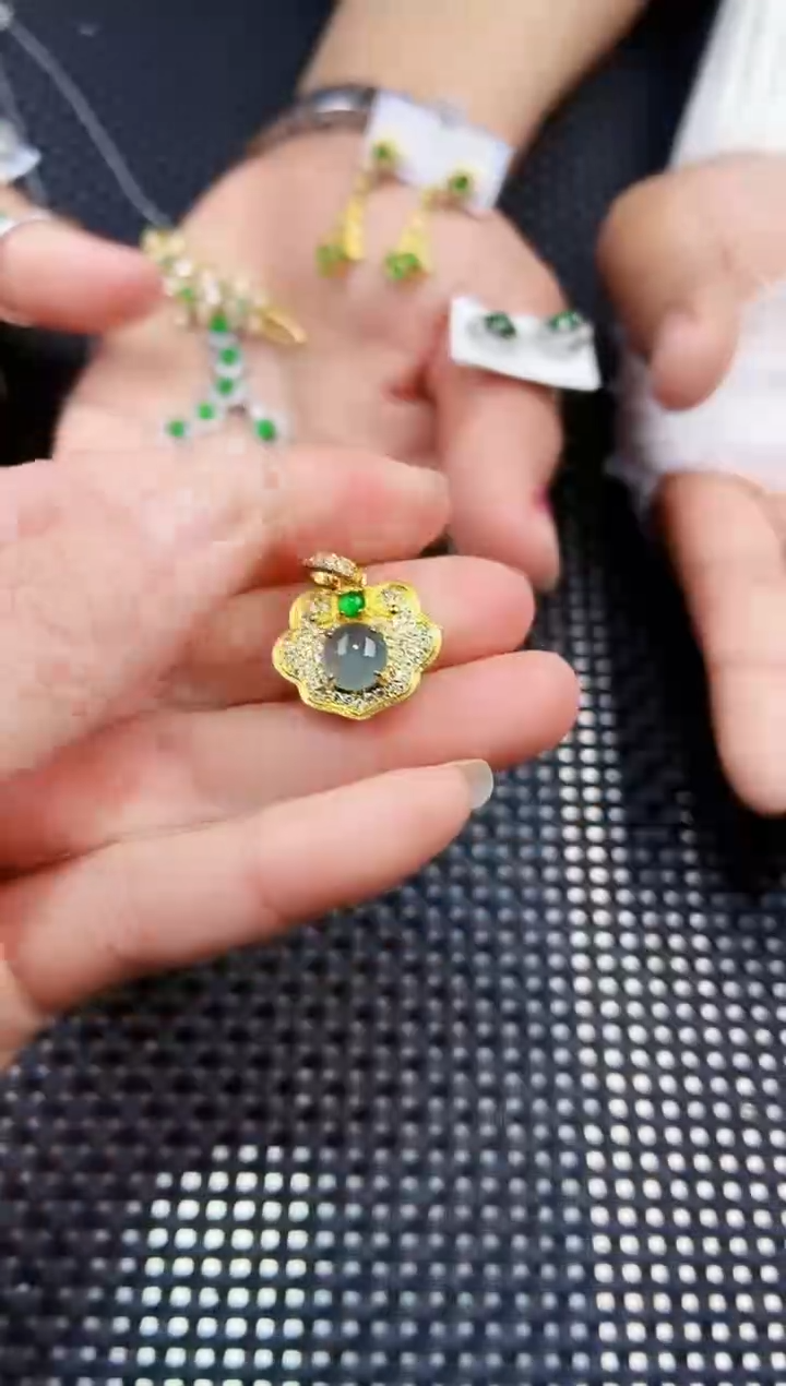 【闪购商品】翡翠吊坠(不含链)未镶嵌1111111111
