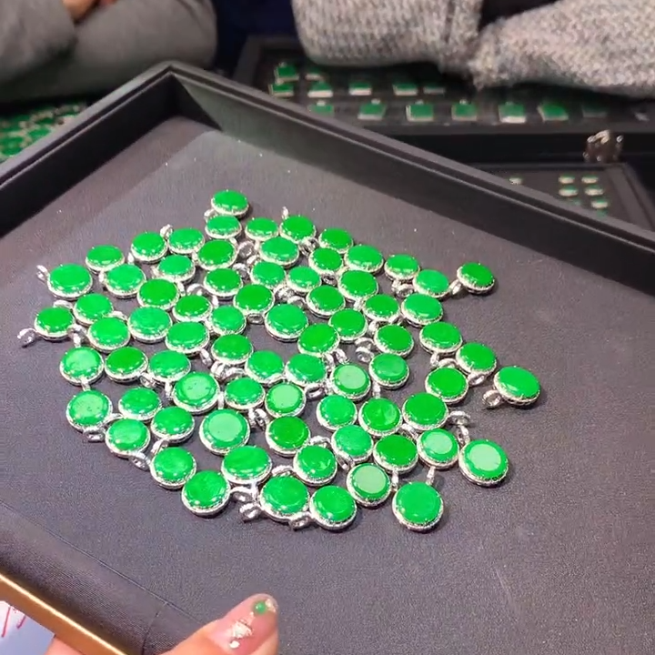 【逍遥】天然A货翡翠18K南非钻小圆牌吊坠*345/12/多样性发/1件