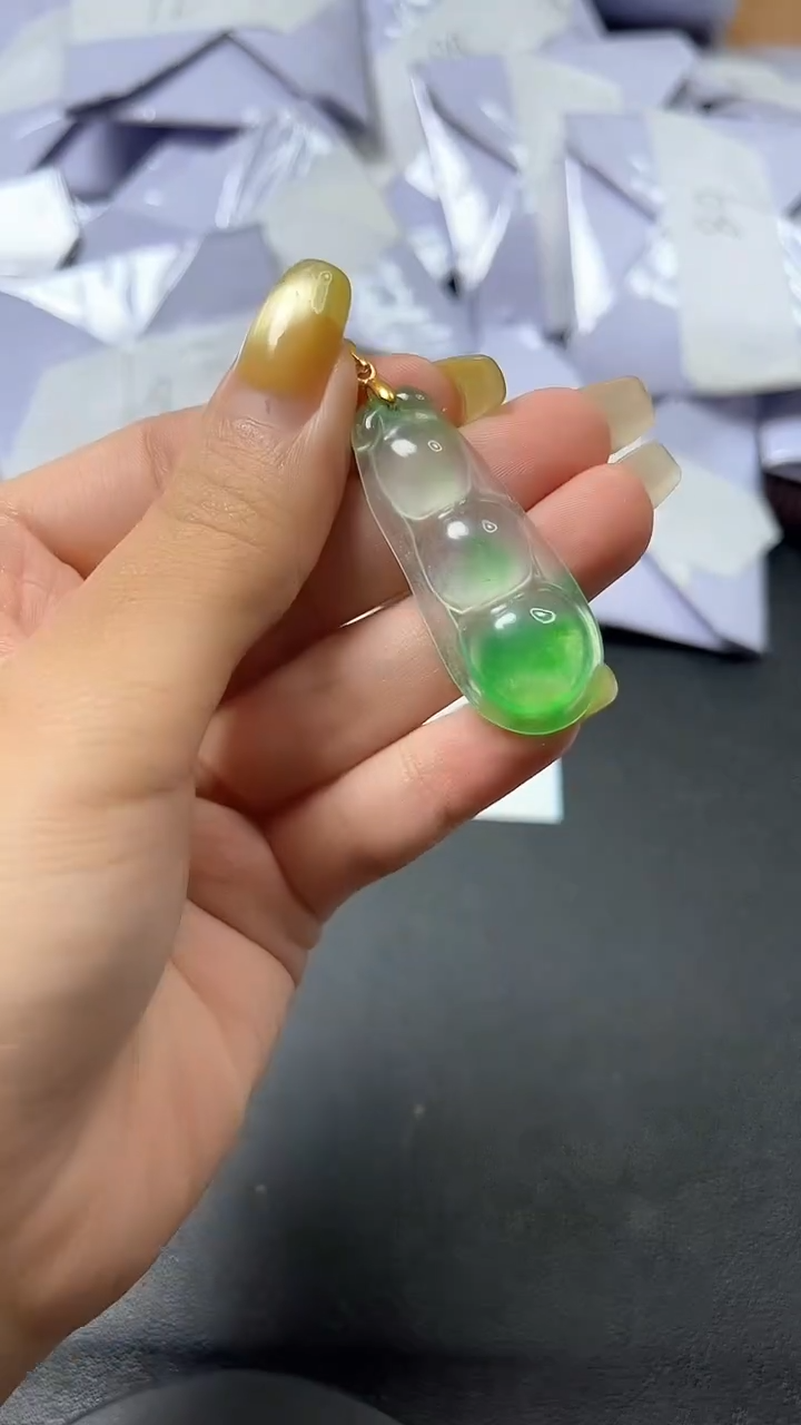 翡翠未镶嵌颈饰时尚女士精品吊坠