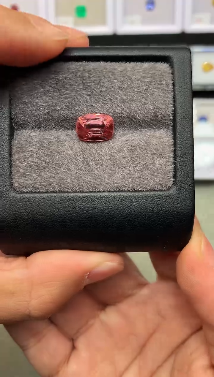 【闪购商品】定制尖晶石裸石未镶嵌枕型 粉橙色调尖晶石 3.85ct