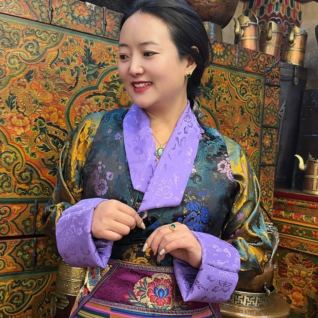 史镜传统藏式缎面藏服