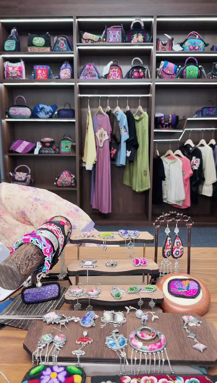 织绣66蒙阿苏苗绣传承旗舰店