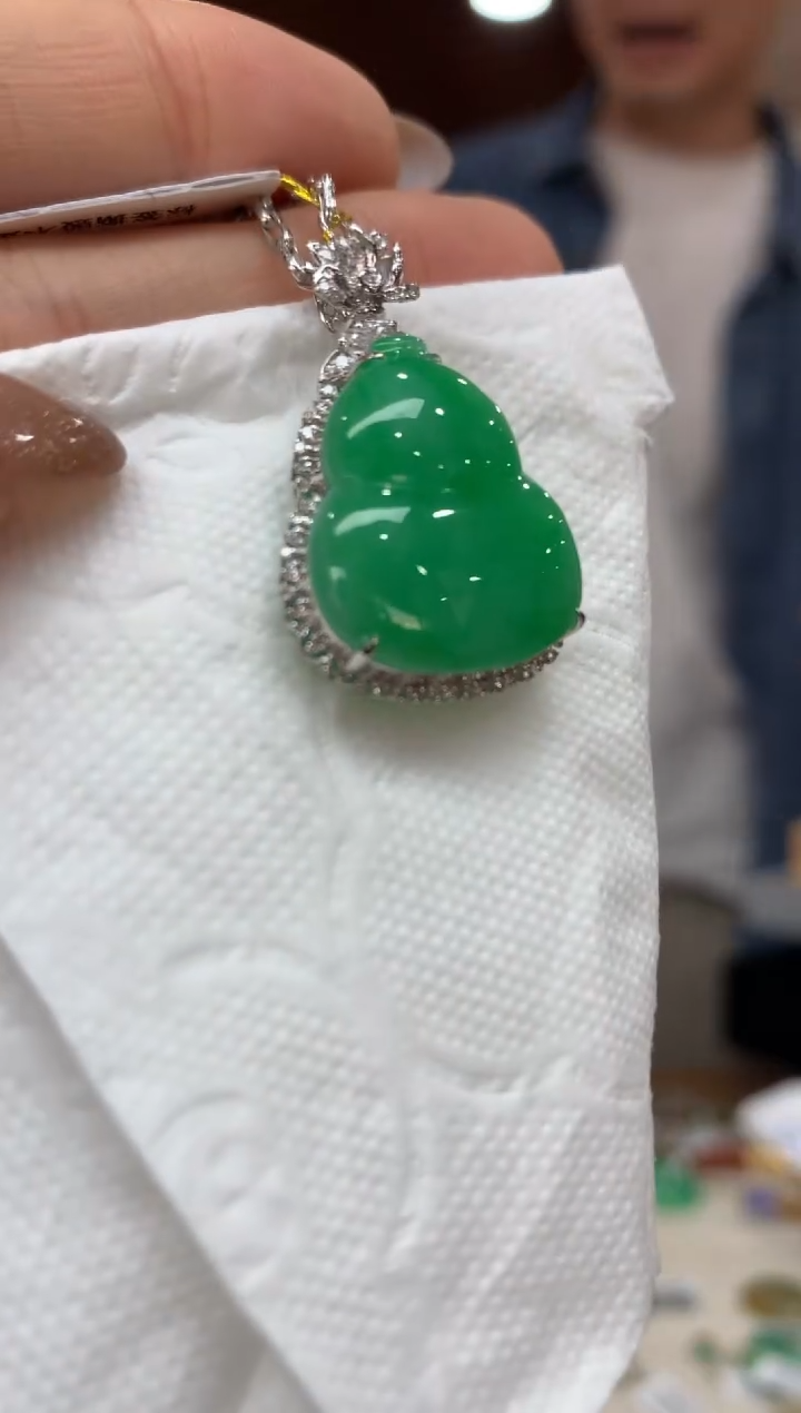 吊坠(不含链)18K金镶嵌翡翠葫芦