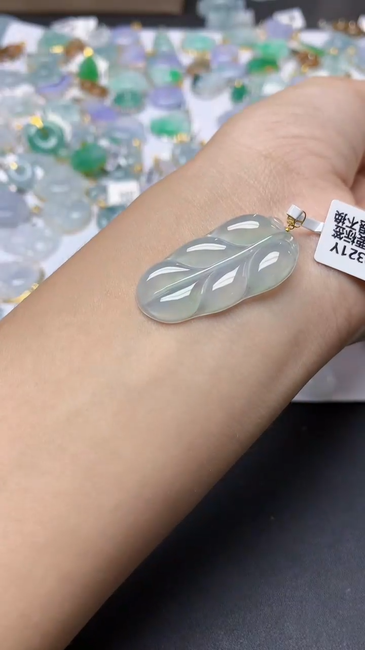 翡翠18K金镶嵌颈饰天然a货翡翠