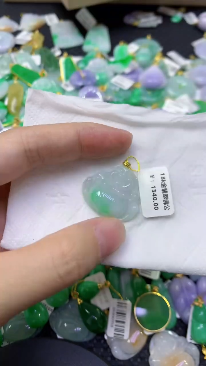 颈饰18K金镶嵌翡翠天然缅甸翡翠A货