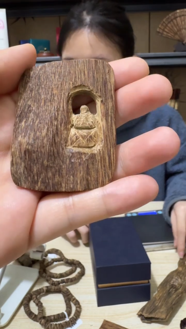 手把件沉香15号达拉干野料无相佛雕刻件