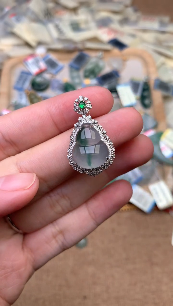 18K金镶嵌挂件翡翠1