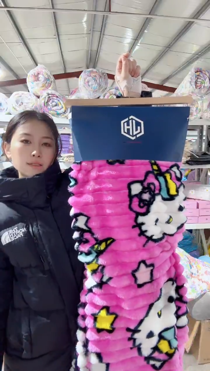 满35包邮   瑕疵 130*180左右绒毯子   带衣架