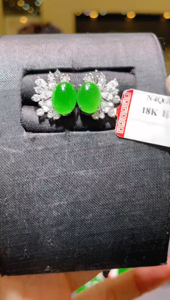 【闪购商品】翡翠吊坠(不含链)18K金镶嵌A34