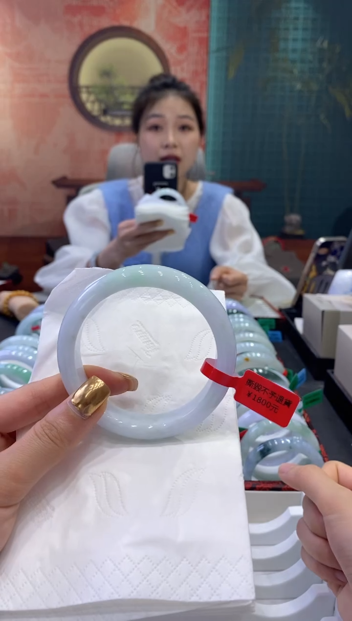 【闪购商品】翡翠手镯未镶嵌多人17144