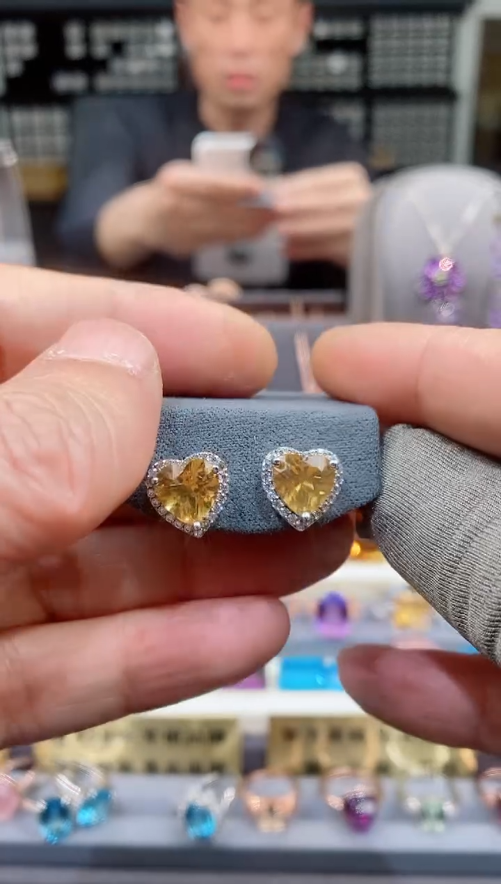 【闪购商品】黄晶耳钉银S925镶嵌黄晶耳钉