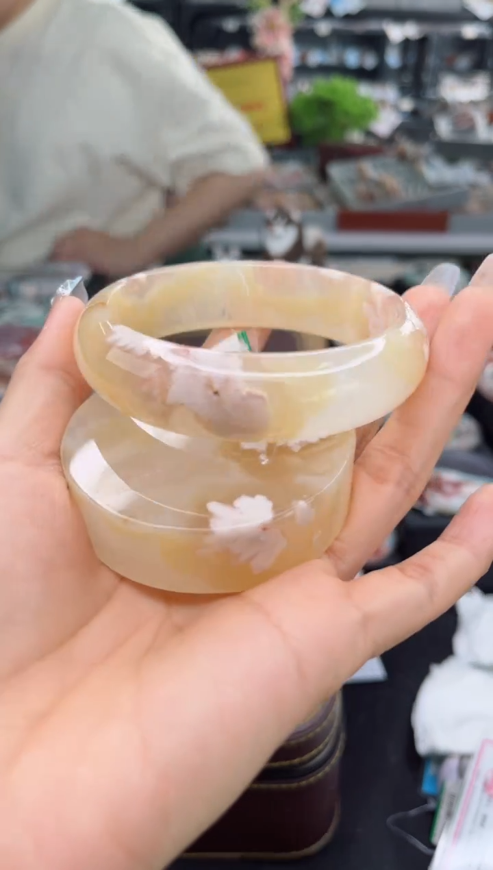 【闪购商品】石英质玉手镯未镶嵌62圈口（赠品镯心）6681391