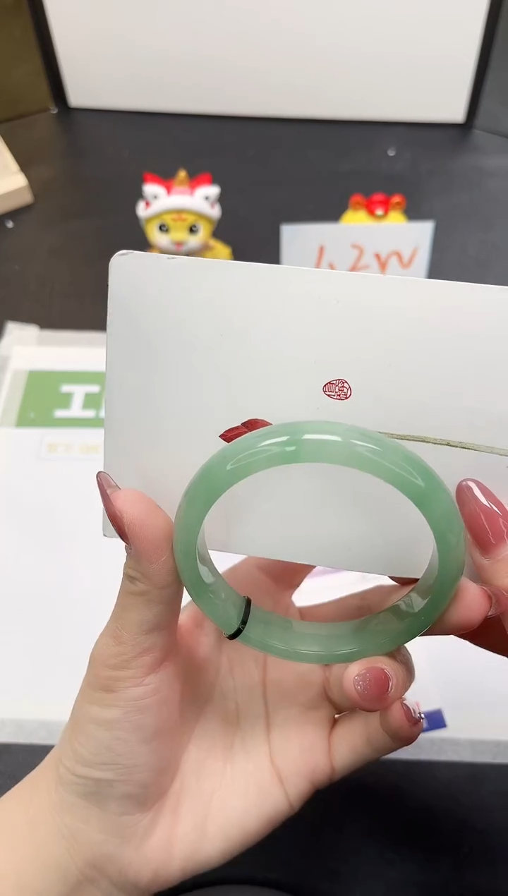 【闪购商品】石英质玉手镯未镶嵌302-61