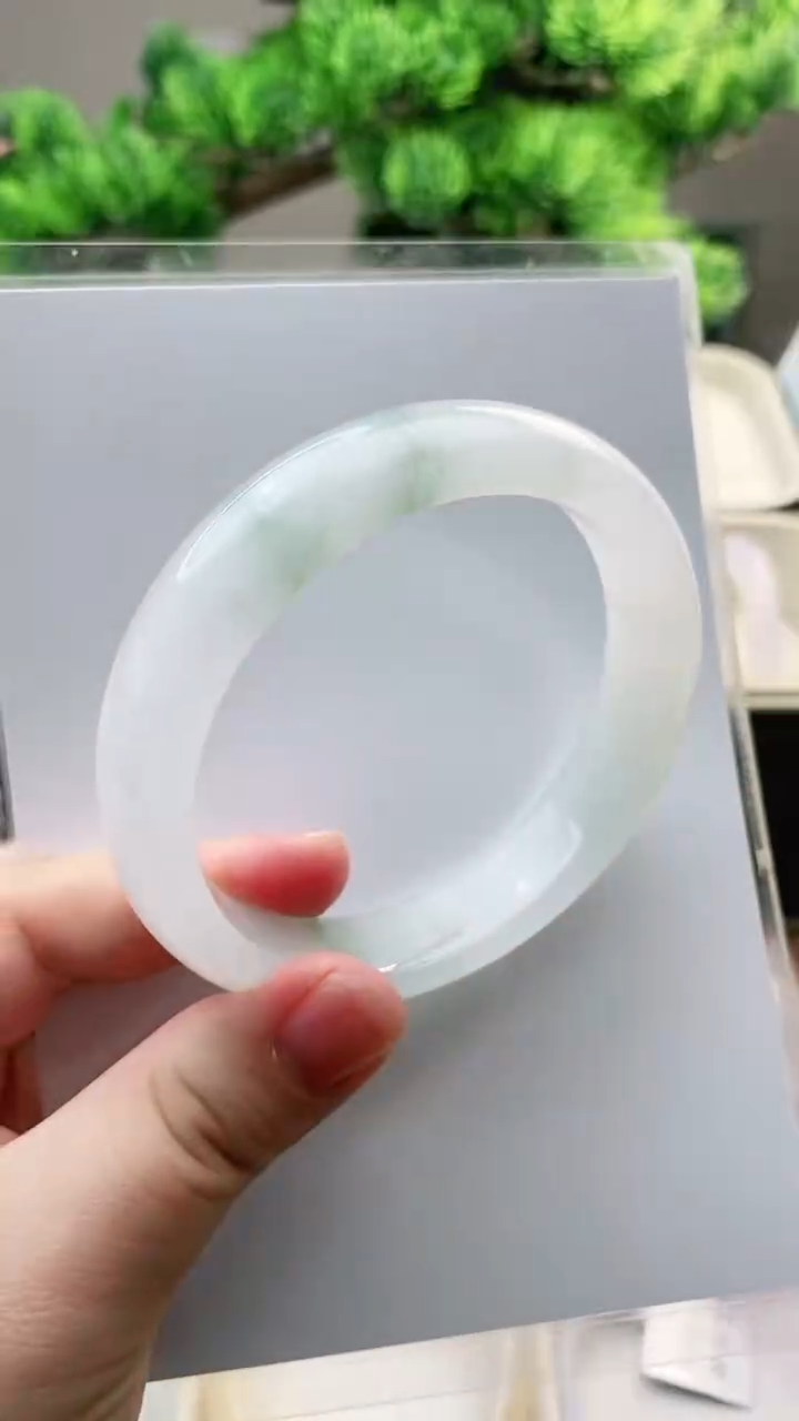 【闪购商品】石英质玉手镯未镶嵌62