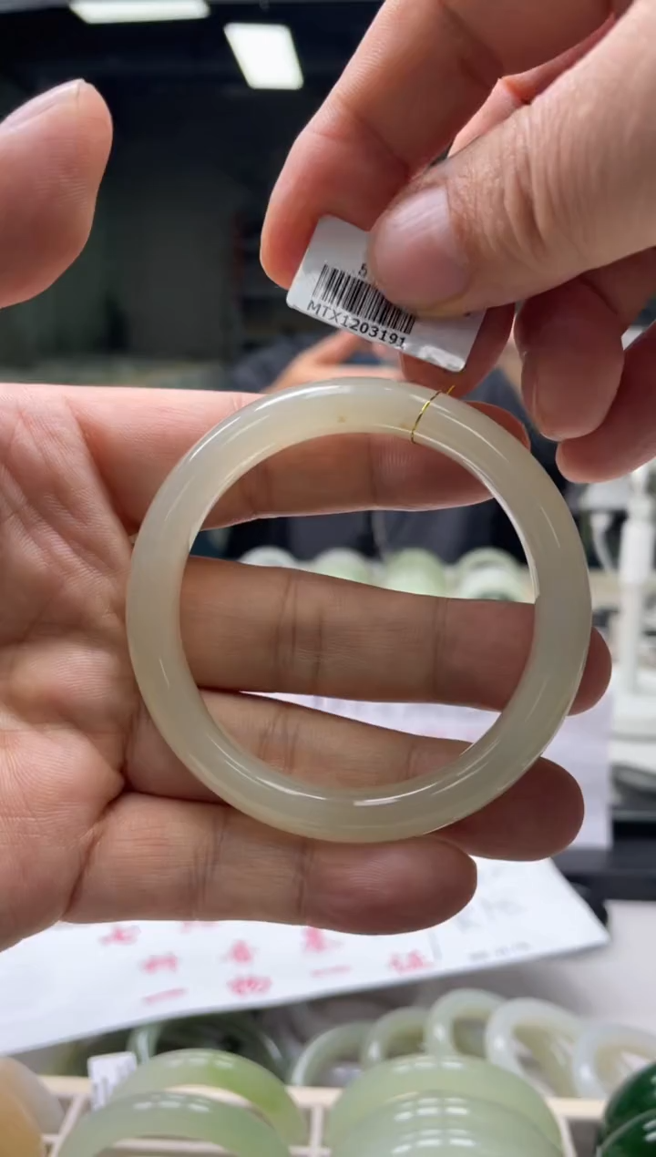 【闪购商品】和田玉手镯未镶嵌编码 3191圈口55-56