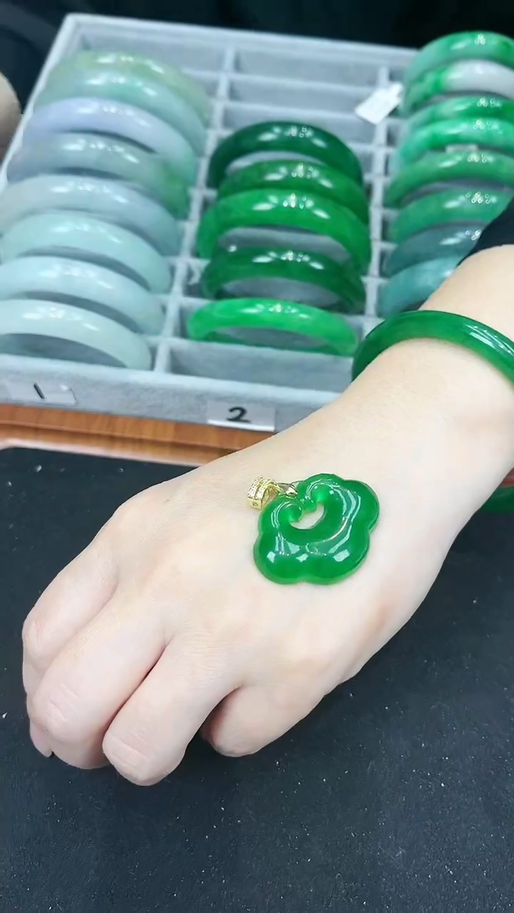 【闪购商品】砖雕h42 冰阳绿如意吊坠