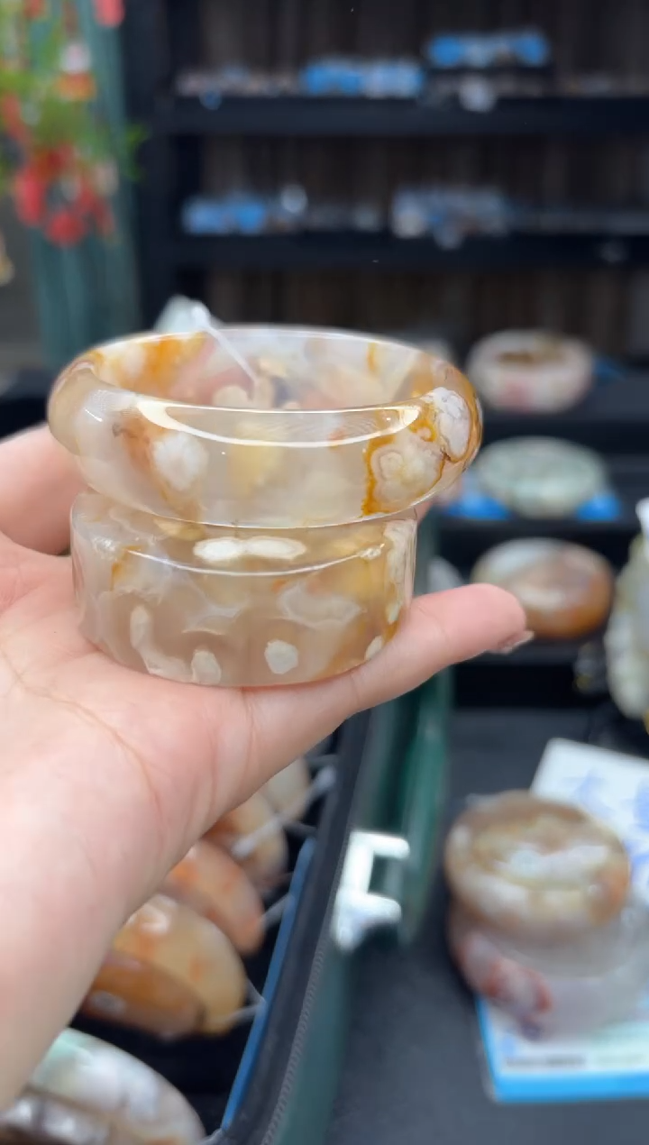 【闪购商品】石英质玉手镯未镶嵌145（53圈赠送镯心）