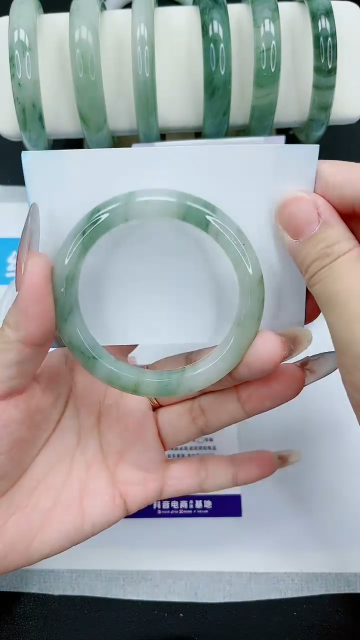 【闪购商品】石英质玉手镯未镶嵌67号/54-55圈