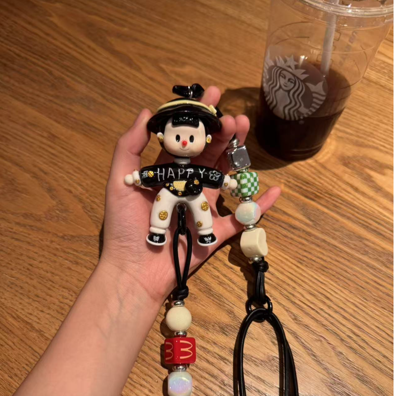 手机斜跨黑帽时尚百搭款