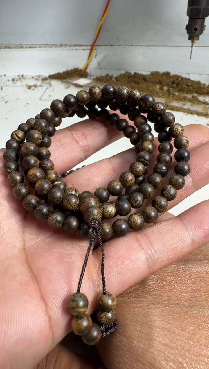 沉香手串乌身0.6规格多圈15克留疤