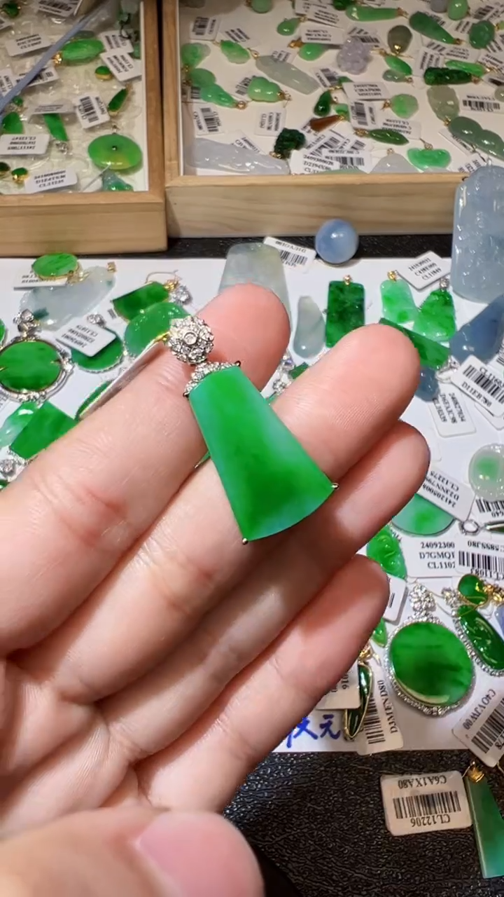 【闪购商品】翡翠挂件18K金镶嵌我