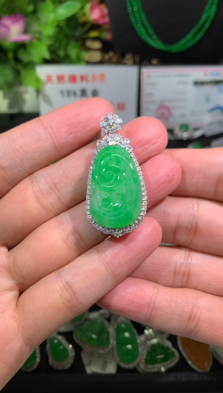 【闪购商品】翡翠颈饰18K金镶嵌如意