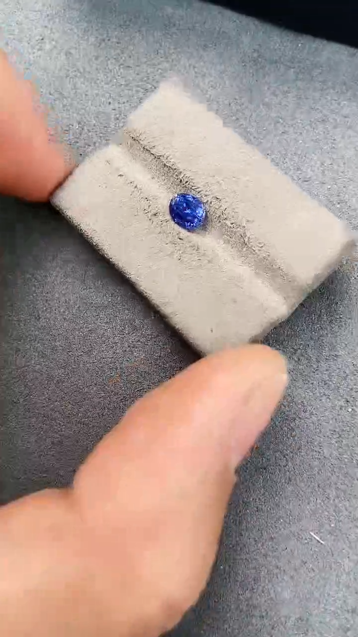 【闪购商品】变色蓝宝石裸石未镶嵌1.03