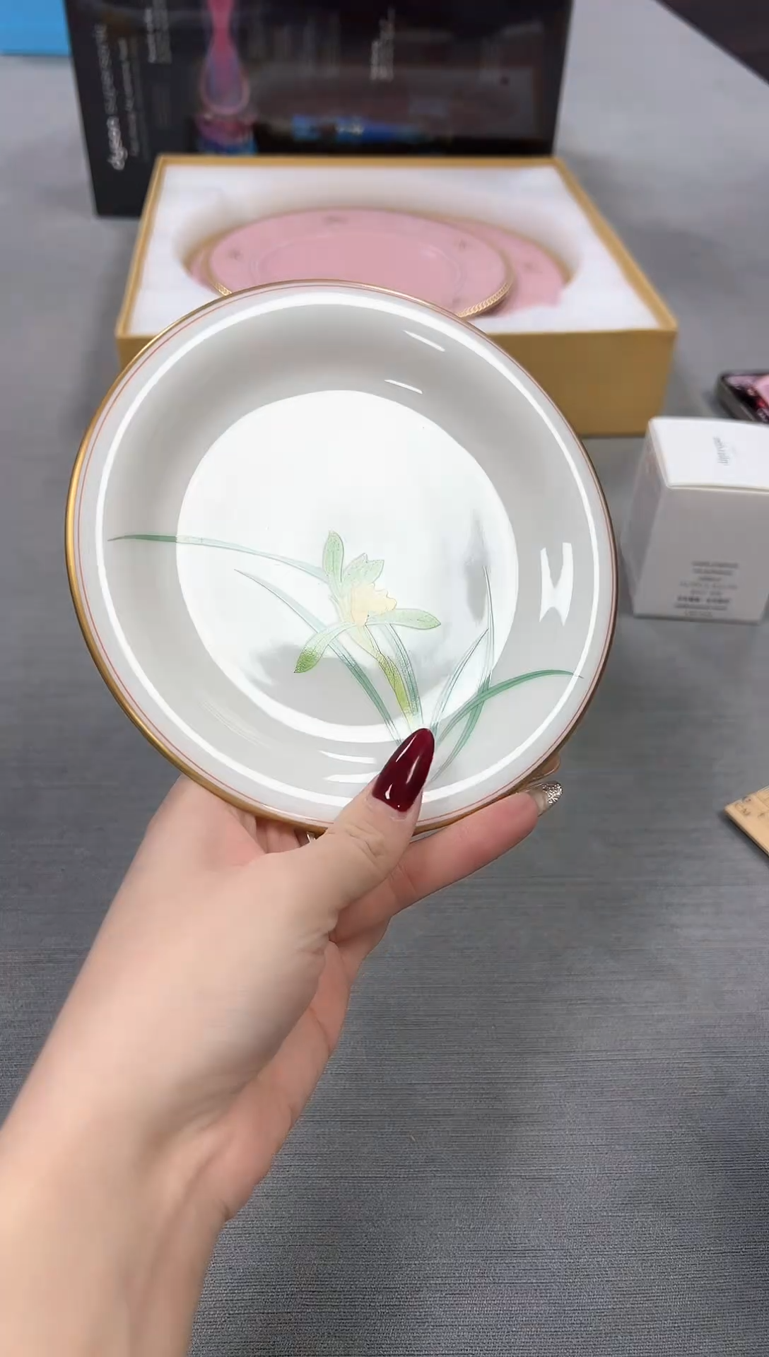 【闪购商品】瓷片新号开播不计成本欢迎点菜！