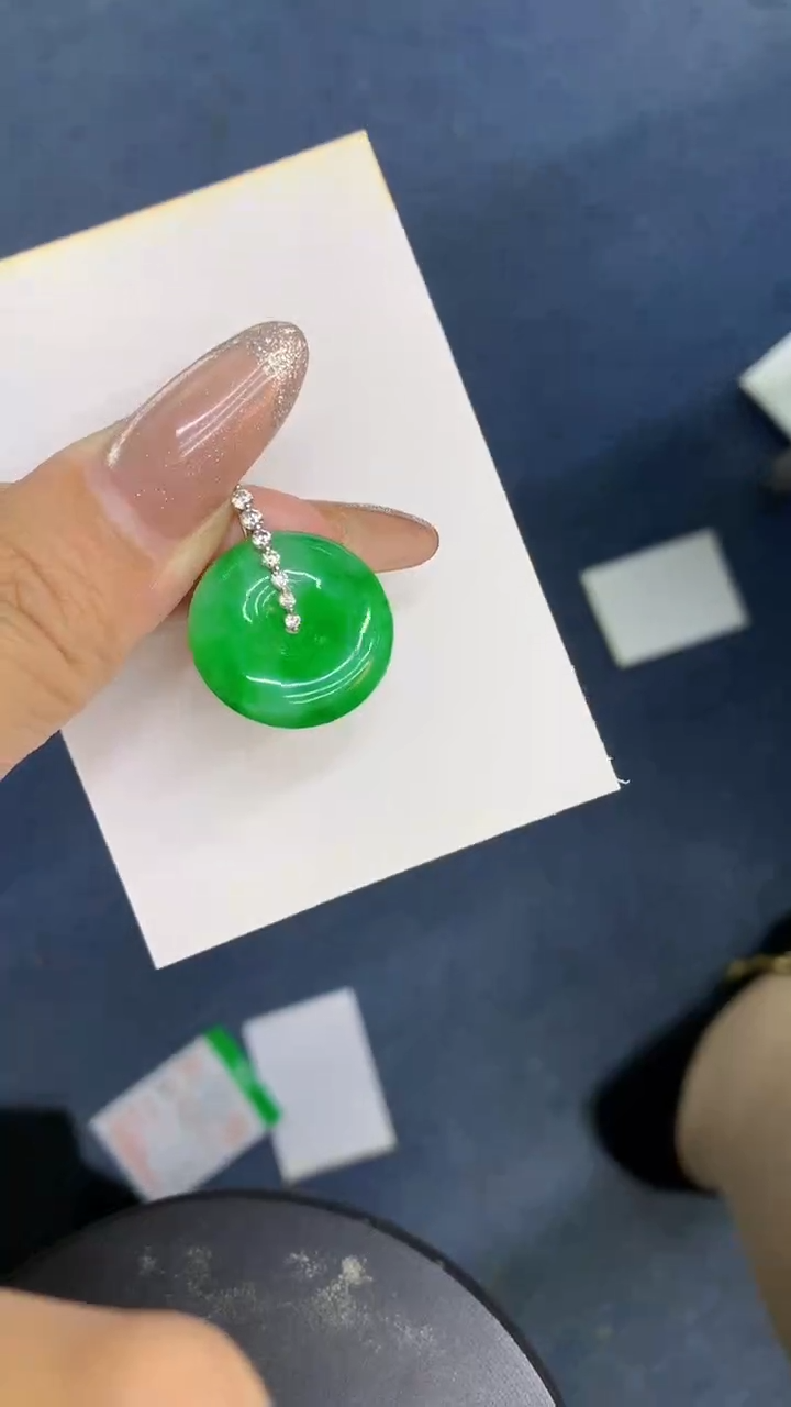 颈饰18K金镶嵌翡翠1