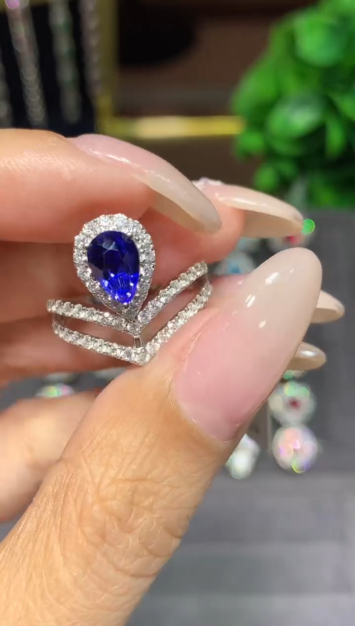 戒指蓝宝石18K金镶嵌1.57CT