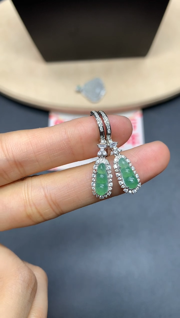 【闪购商品】翡翠耳饰银S925镶嵌福豆【无服务费】