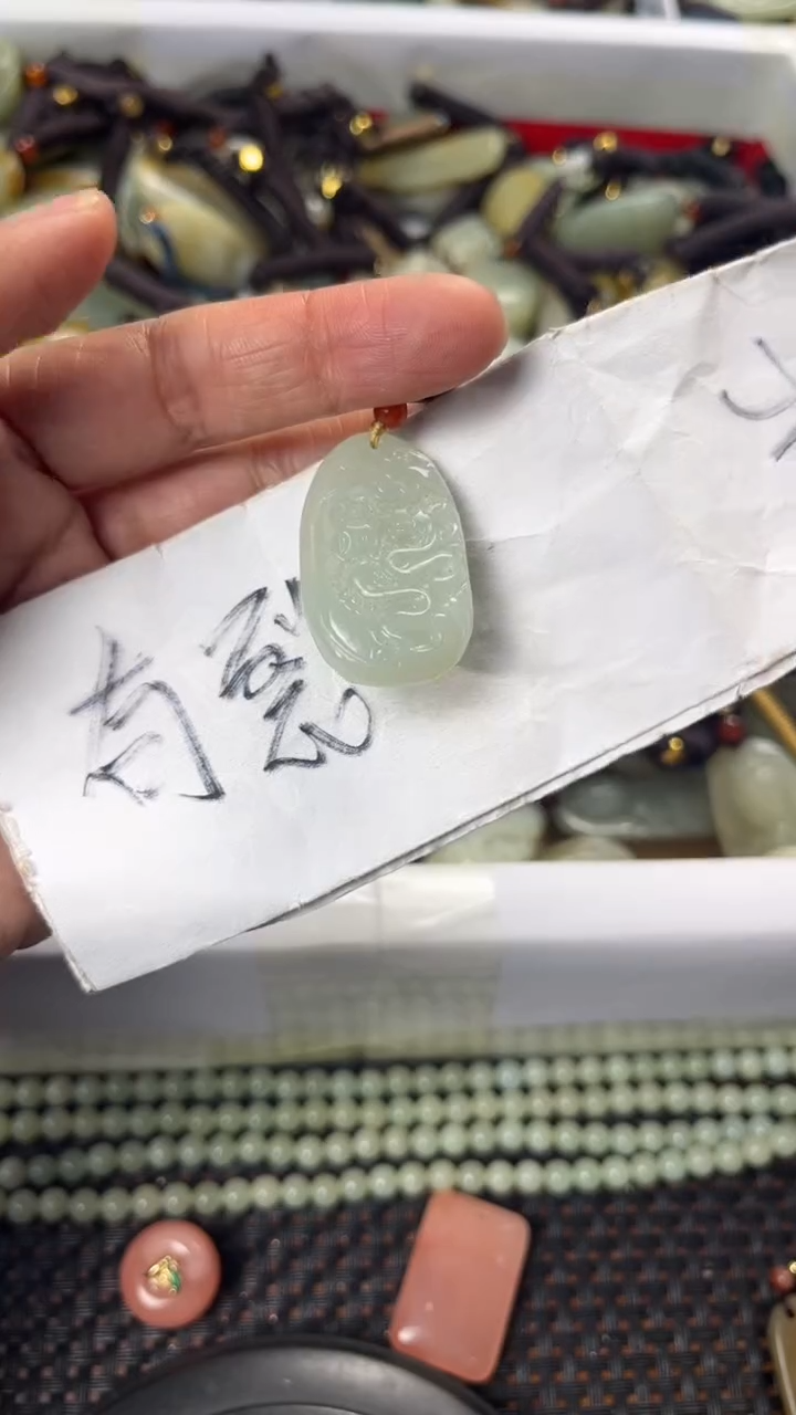 【闪购商品】和田玉颈饰未镶嵌多样性发货没有证书拍一发一有瑕