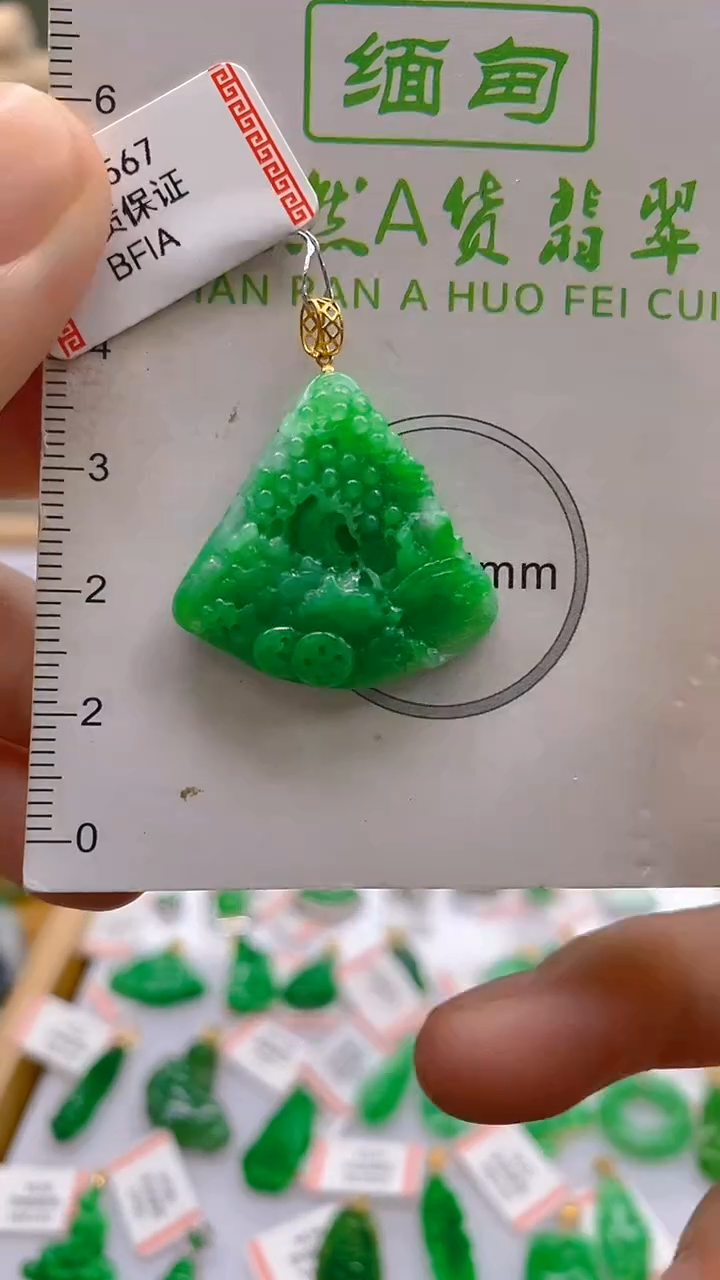 翡翠18K金镶嵌颈饰天然翡翠A货，支持复检