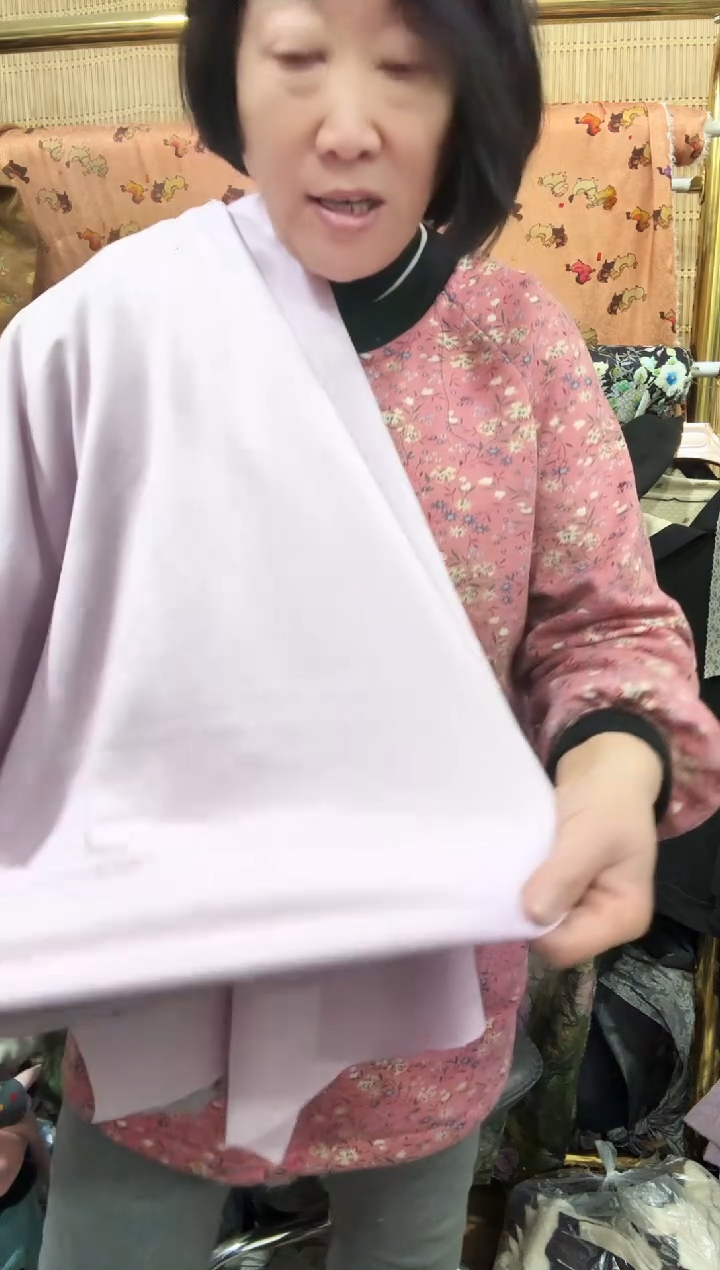 石墨双向香芋粉两米布料