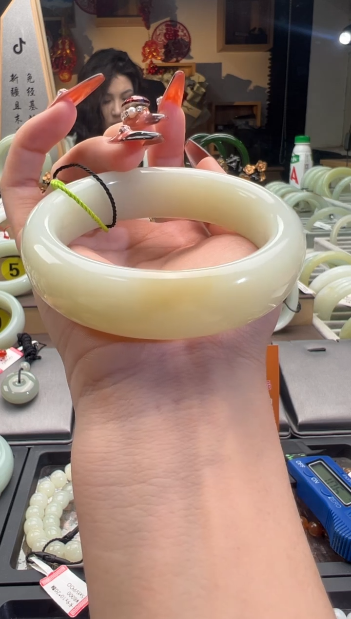 【闪购商品】和田玉手镯未镶嵌且末料糖青白远矿手镯