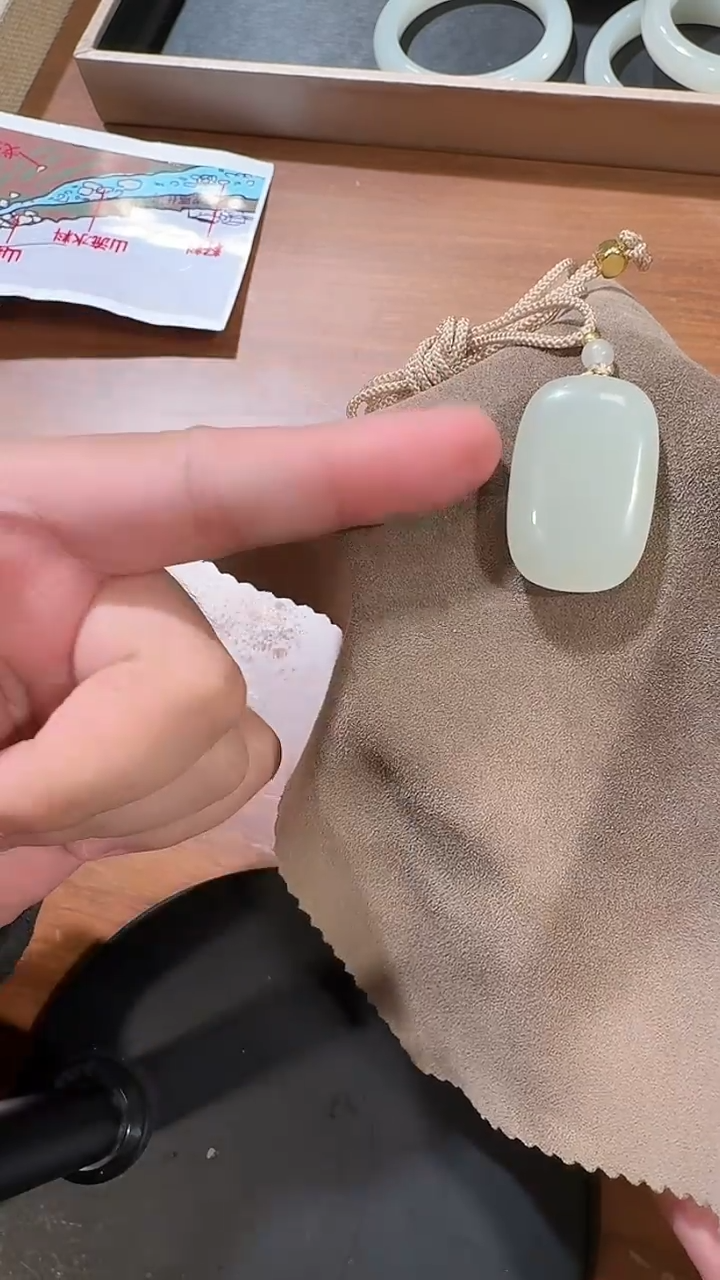 【闪购商品】和田玉吊坠未镶嵌1429面包牌