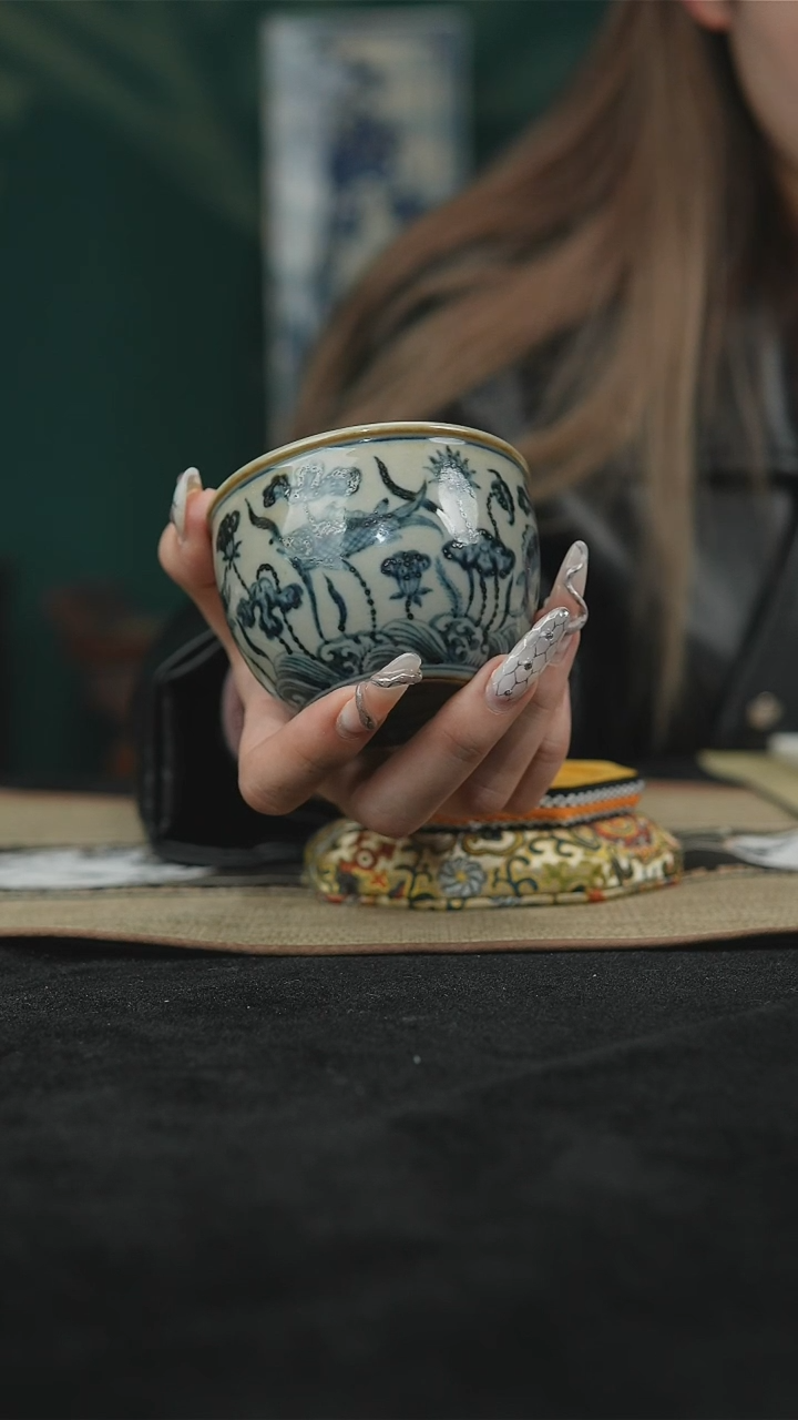 【闪购商品】蜜色胎釉鱼澡纹主人杯