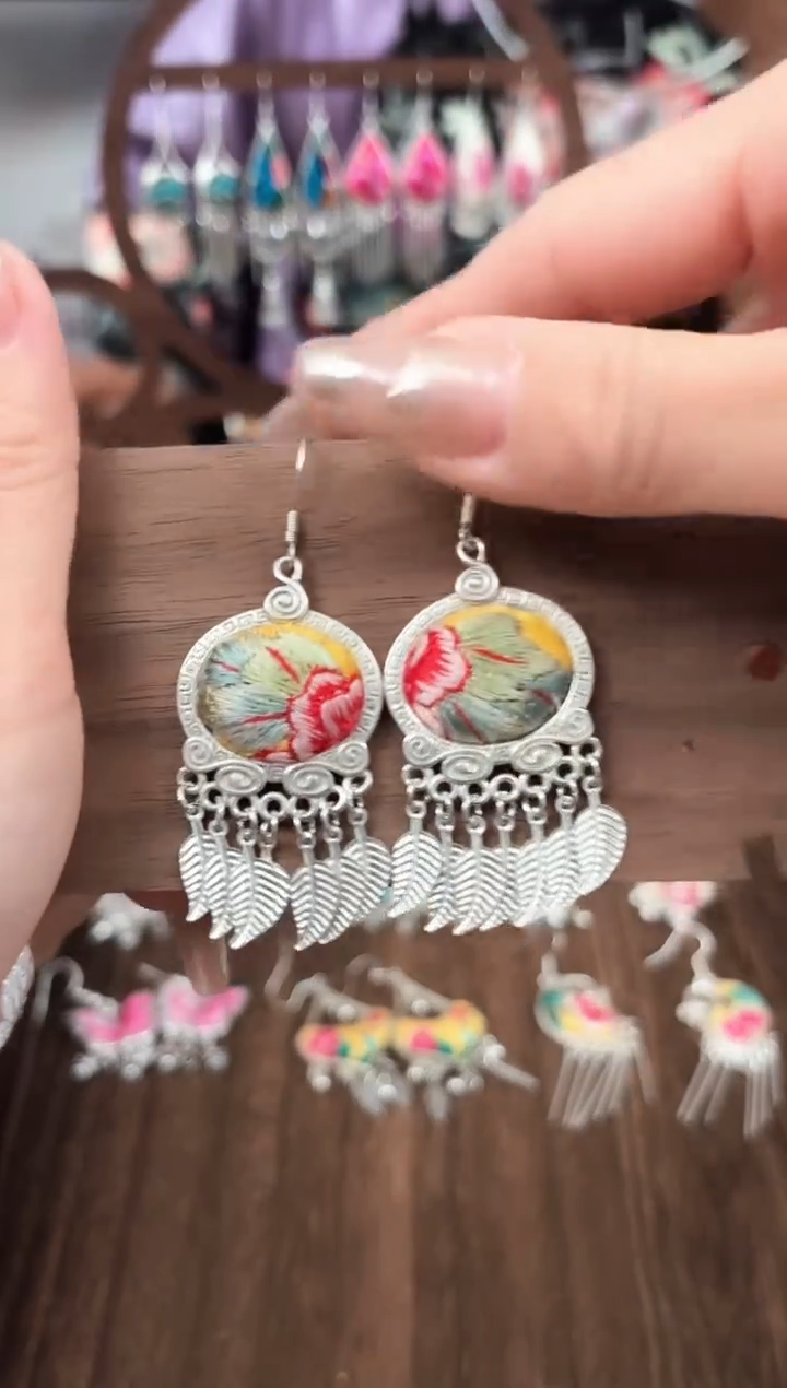 织绣非遗艺枝独秀老绣饰品018