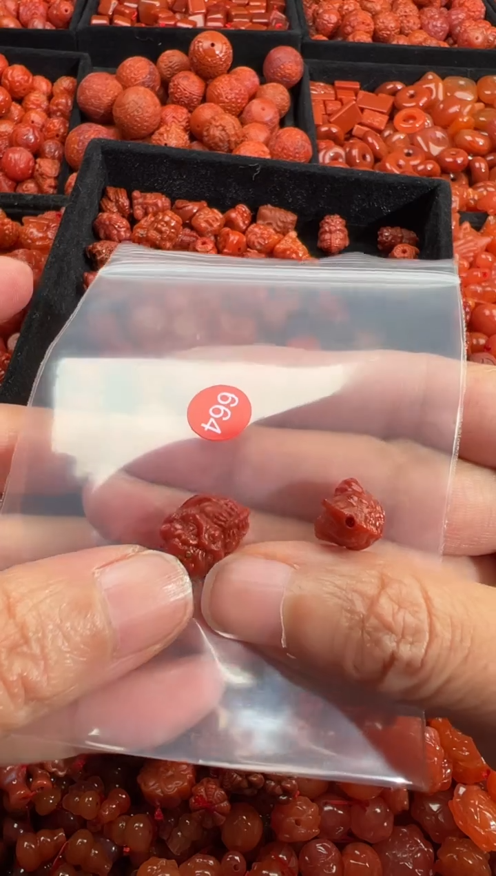 南红玛瑙未镶嵌颈饰1