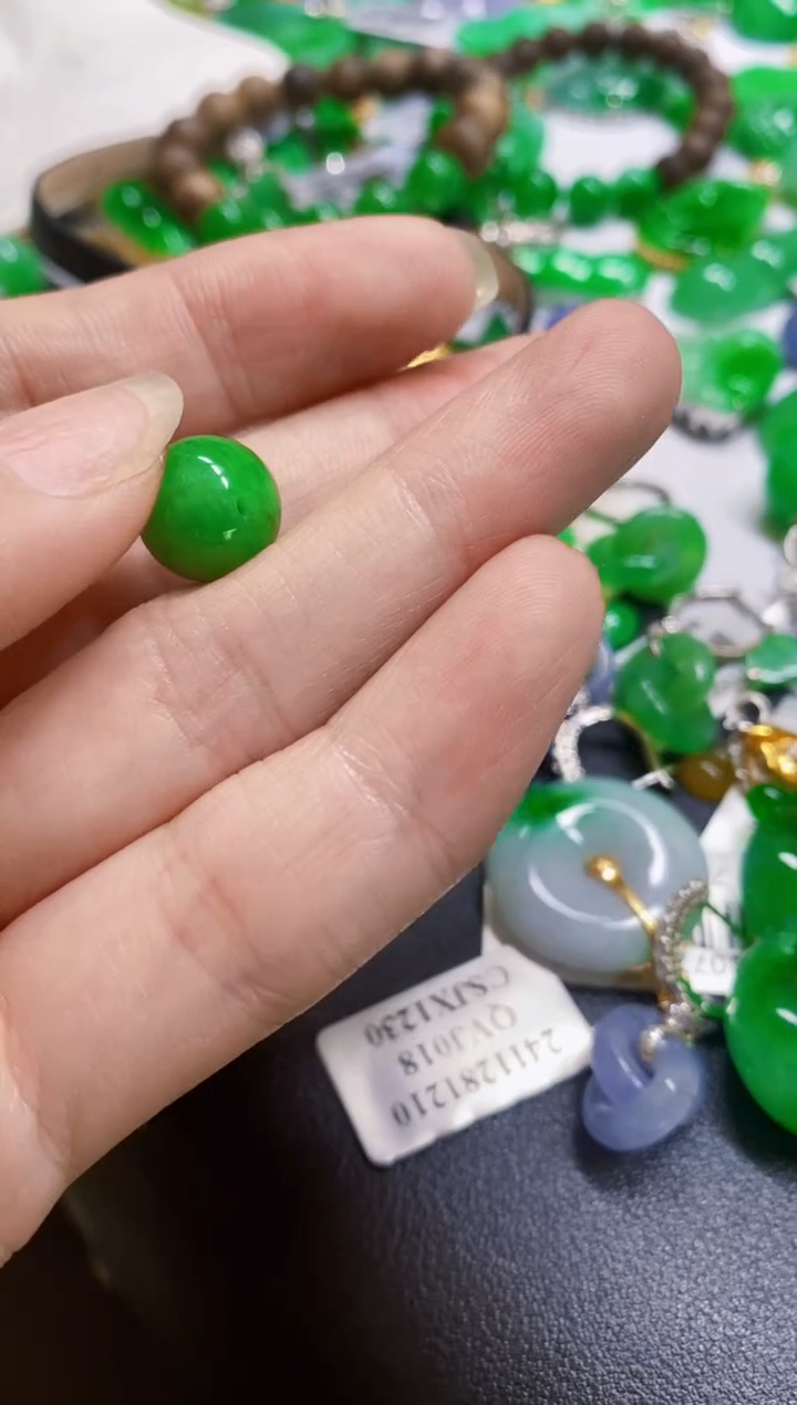 颈饰未镶嵌翡翠平*心珠子